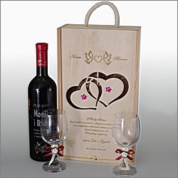 (AK21) Naturalna skrzynka z kieliszkami do wina dla Młodej Pary w dniu Ślubu