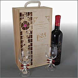 (A2K21A) Naturalna skrzynka z kieliszkami do wina z okazji Rocznicy Ślubu