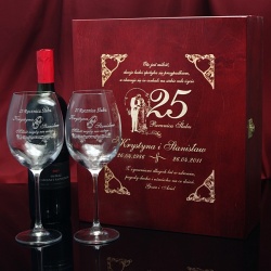  (B3K23) Skrzynka z kieliszkami na wino Rocznica Ślubu 1 5 10 15 20 25 30 40 50 