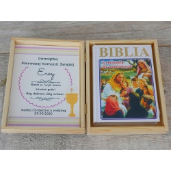  Biblia Pismo Święte w drewnianej skrzynce Pamiątka 1 Komunii Świętej