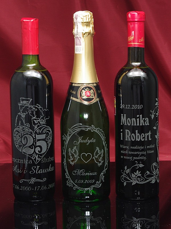 grawerowane butelki na wino