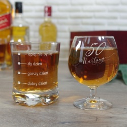  (B26K41SW1) Mahoniowa skrzynka z kieliszkami do koniaku oraz szklankami do whisky z Twoim grawerem