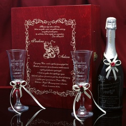  (B3K30) Mahoniowa skrzynka z kieliszkami do szampana prezent na Rocznicę Ślubu