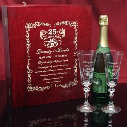 (B3K30) Mahoniowa skrzynka z kieliszkami do szampana podziękowanie dla Rodziców od Młodych